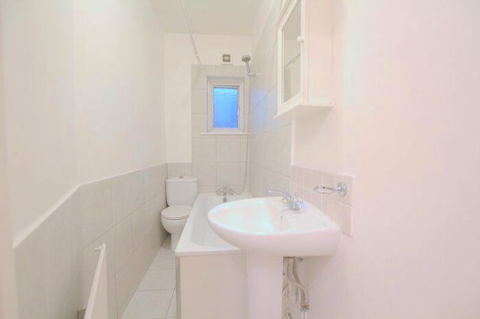 2 Bedroom Flat To Rent In Grove Road, London, SW19