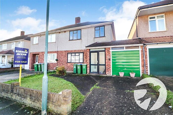 3 Bedroom Semi Detached House For Sale In Nurstead Road, Erith, DA8