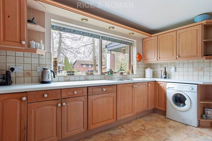 4 Bedroom Detached House For Sale In Luckley Wood, Wokingham, RG41