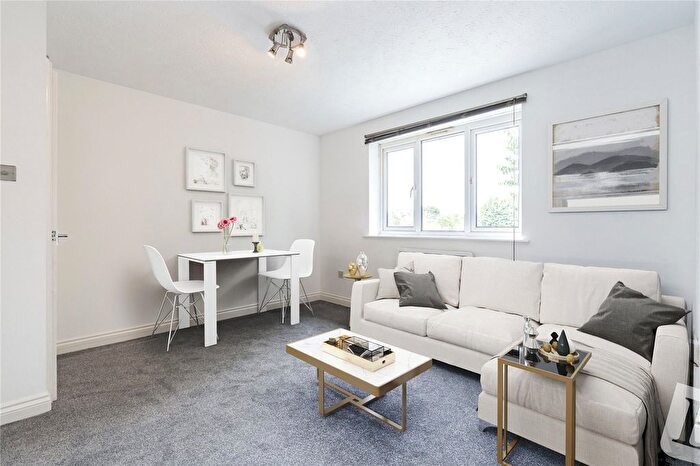 1 Bedroom Flat For Sale In Latimer Drive, Hornchurch, RM12