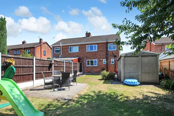 3 Bedroom Semi-Detached House For Sale In Mease Close, DE12