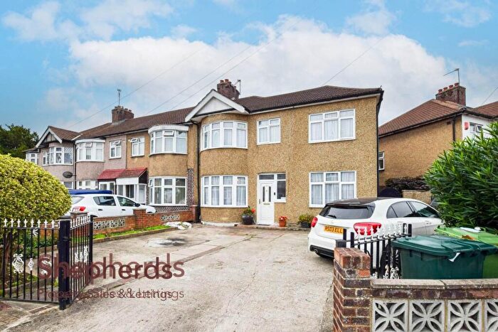 5 Bedroom End Of Terrace House For Sale In Seaforth Drive, Waltham Cross, EN8