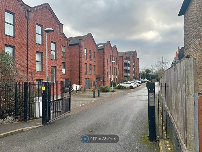 2 Bedroom Flat To Rent In Otter Way, West Drayton, UB7