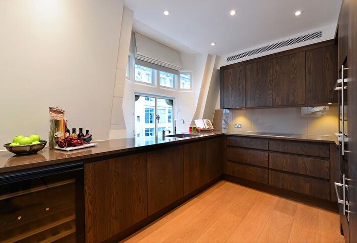 2 Bedroom Flat To Rent In Duke Street, Mayfair, W1K