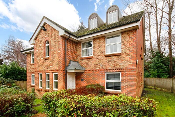 2 Bedroom Apartment To Rent In Poplar Close, Bracknell, RG12