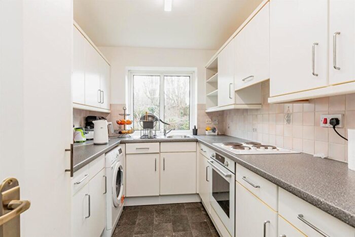 2 Bedroom Apartment For Sale In Southfield Road, Westbury-On-Trym, Bristol, BS9