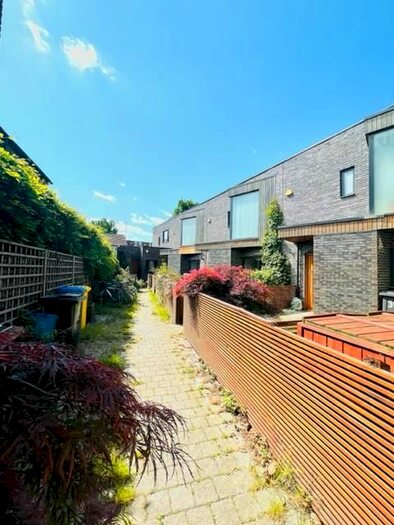 3 Bedroom Mews To Rent In Chelmer Mews, Chelmer Road, Hackney Wick, Homerton, Clapton, London, E9