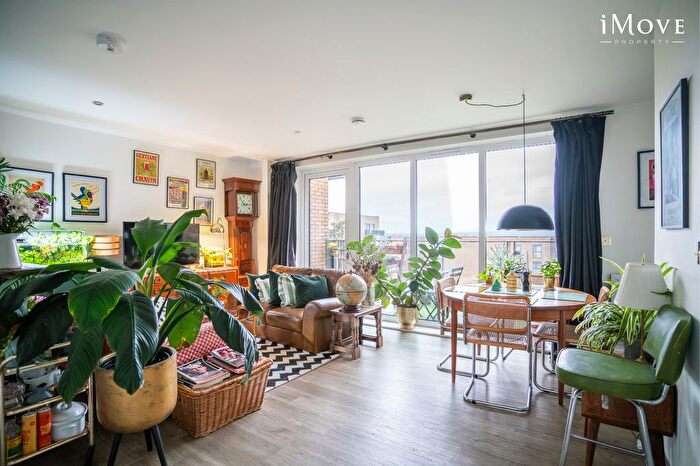2 Bedroom Flat For Sale In Lambourne House, Apple Yard, London, SE20