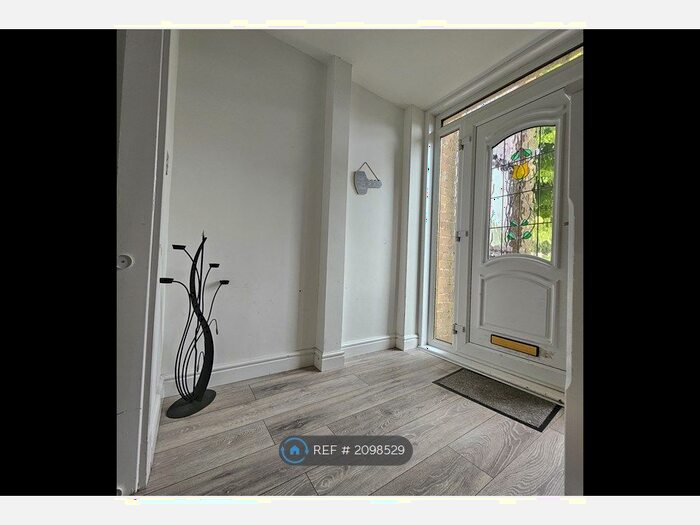 3 Bedroom End Of Terrace House To Rent In Colliston Avenue, Glenrothes, KY7