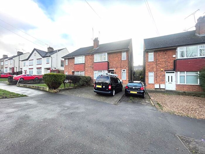 2 Bedroom Maisonette To Rent In Hill Court, Hill Rise, Potters Bar, EN6