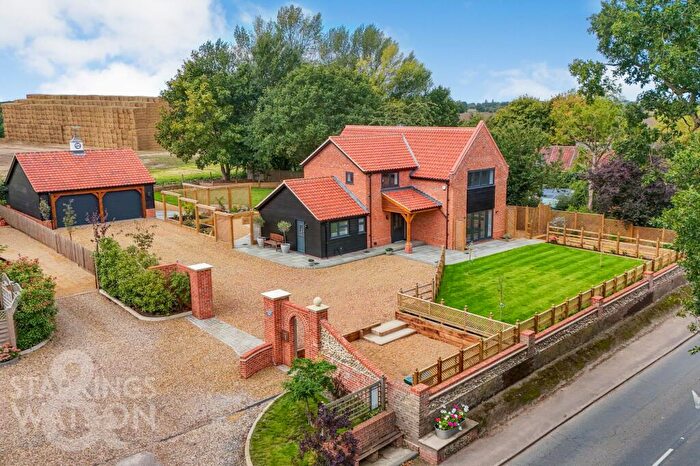 4 Bedroom Detached House For Sale In Norwich Road, Hedenham, Bungay (Between Bungay & Poringland), NR35