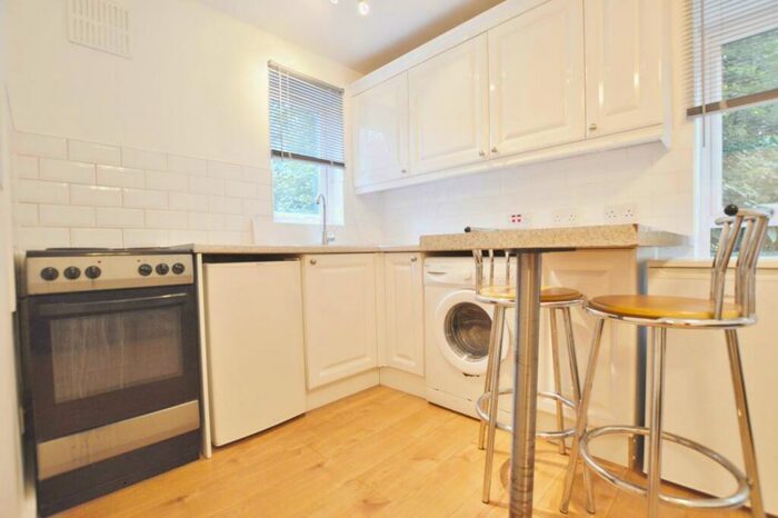 Studio To Rent In Elmley Close, London, E6