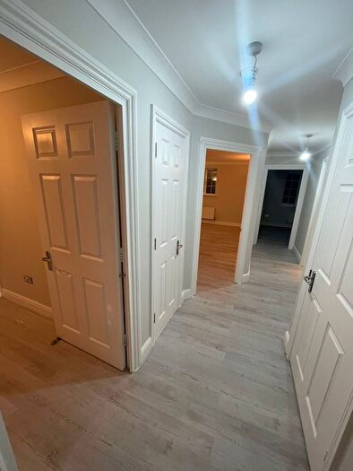 2 Bedroom Flat To Rent In Bewley Street, London, SW19