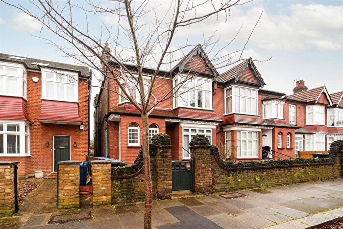 3 Bedroom Maisonette To Rent In Kerrison Road, Ealing, London, W5