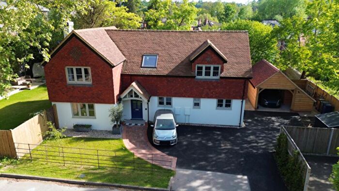 4 Bedroom Detached House For Sale In Newstead Close, Godalming, GU7