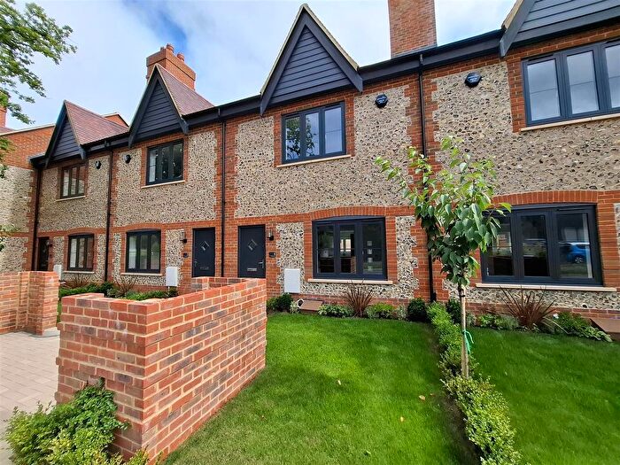 4 Bedroom Property To Rent In Chapel Croft, Chipperfield, WD4