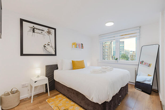 2 Bedroom Apartment To Rent In Lamb'S Passage, London, EC1Y