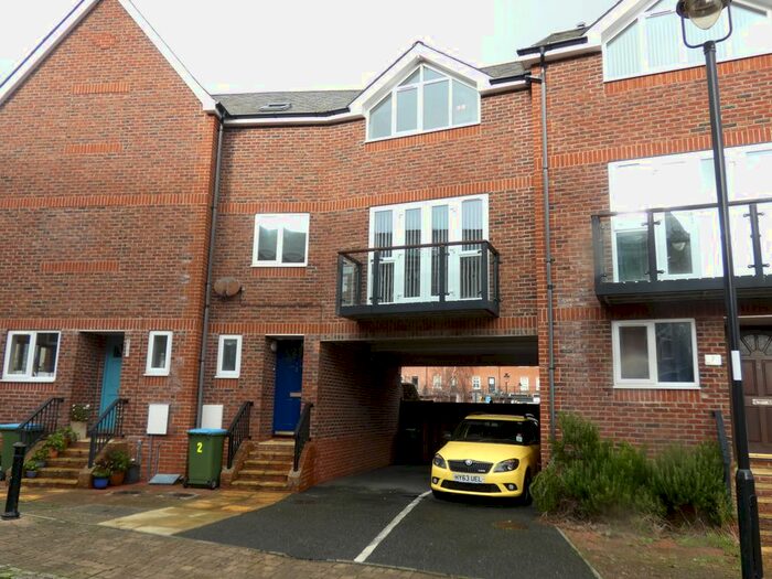 4 Bedroom Town House To Rent In Pier Road, Littlehampton BN17