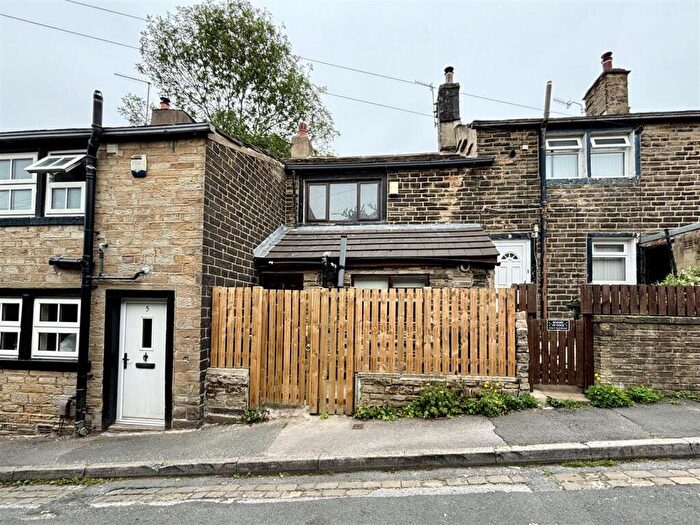 1 Bedroom Terraced House For Sale In Pickles Lane, Bradford, BD7