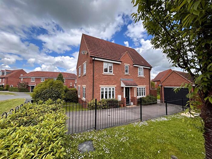 3 Bedroom Semi-Detached House To Rent In Greenfinch Road, Didcot, OX11