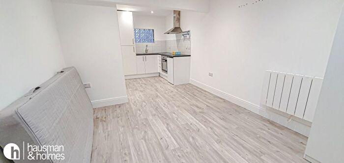 Studio To Rent In Church Road, Hendon, NW4