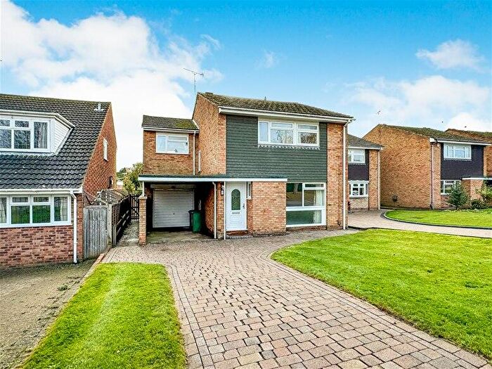 4 Bedroom Link Detached House To Rent In Shepherds Way, Harpenden, AL5