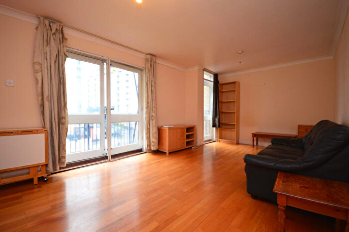 2 Bedroom Flat To Rent In Peninsula Court, Canary Wharf, E14