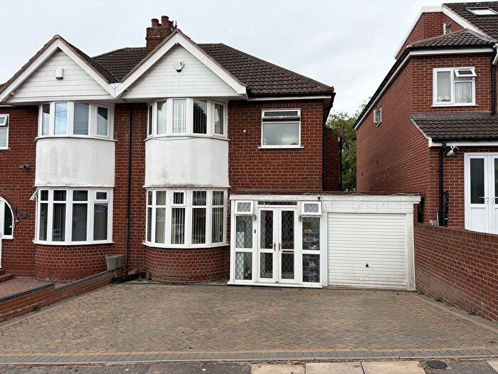 3 Bedroom Semi-Detached House For Sale In Fairford Road Kingstanding Birmingham, B44