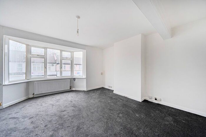 2 Bedroom Flat To Rent In Chipstead Valley Road, Coulsdon, CR5