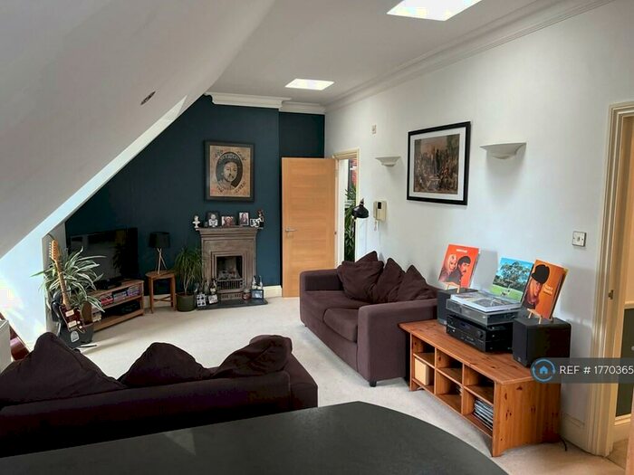 2 Bedroom Flat To Rent In Preston Park Avenue, Brighton, BN1