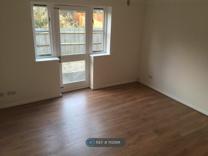 1 Bedroom Flat To Rent In Croftongate Way, London, SE4