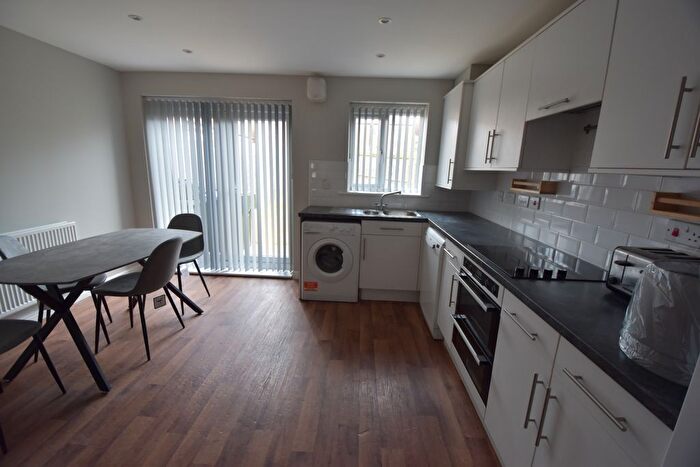 4 Bedroom Semi-Detached House To Rent In Hoskins Lane, Middlesbrough, TS4