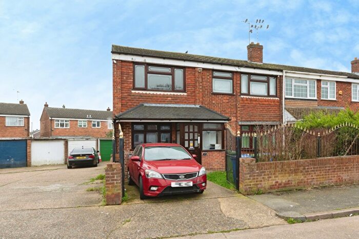 6 Bedroom End Of Terrace House For Sale In Pugh Place, Stanford-Le-Hope, Essex, SS17