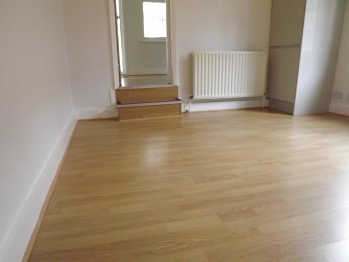 1 Bedroom Flat To Rent In London Road, Westcliff-On-Sea, SS0