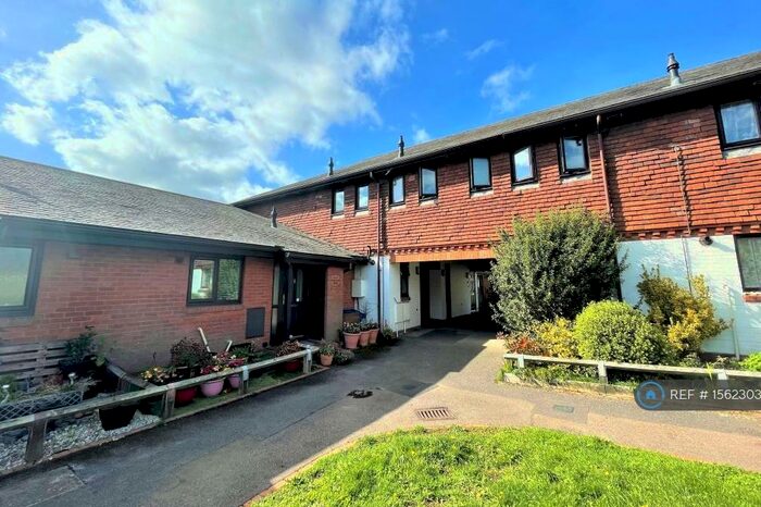 2 Bedroom Maisonette To Rent In Stonepit Close, Godalming, GU7