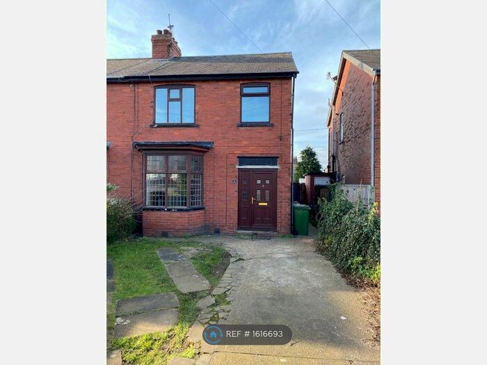 3 Bedroom Semi-Detached House To Rent In Highfield Avenue, Scunthorpe, DN15