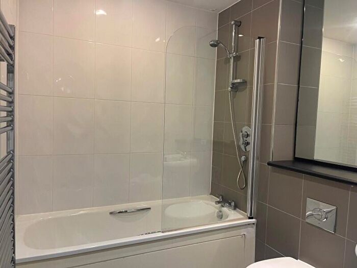 2 Bedroom Apartment To Rent In Gateway North, Leeds City Centre, LS9