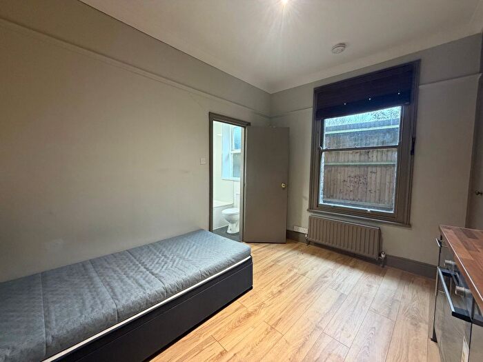 Studio To Rent In Lyncroft Gardens, London, NW6