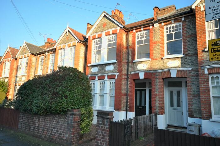 2 Bedroom Flat To Rent In Oaklands Grove, Shepherds Bush, London W12