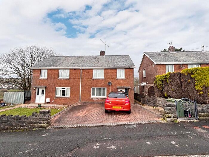 3 Bedroom Semi-Detached House For Sale In Llwyncrwn, Pontyates, Llanelli, SA15