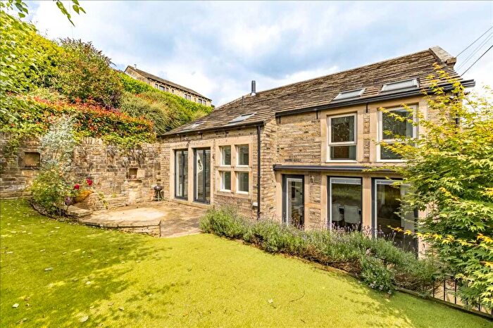 4 Bedroom Barn Conversion To Rent In The Barn, Arrunden Lane, Holmfirth, HD9