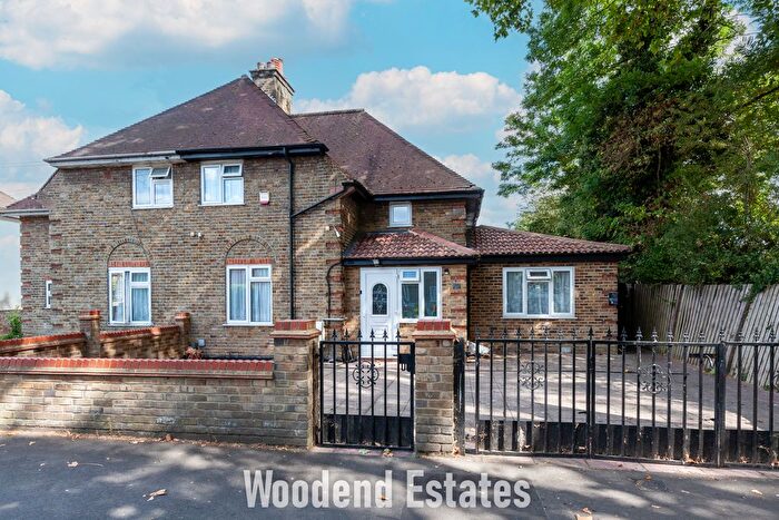 4 Bedroom Semi-Detached House For Sale In Central Avenue, Hayes, UB3