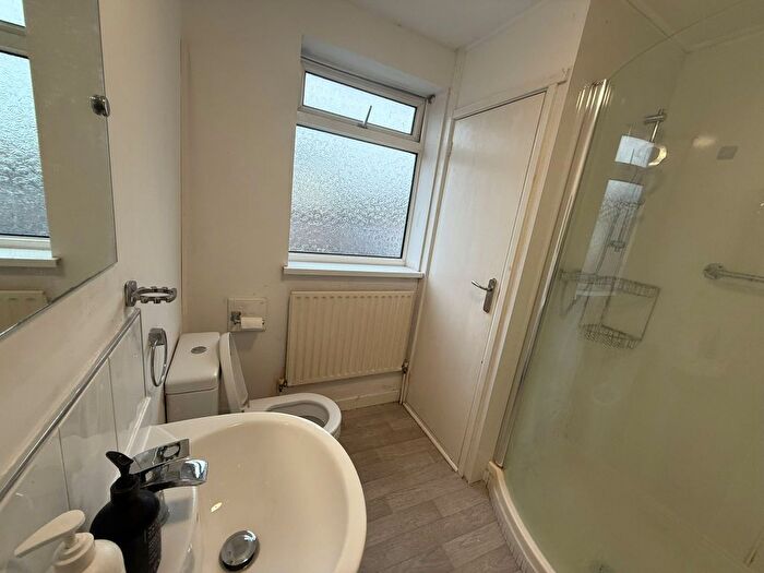 2 Bedroom Flat To Rent In South Park Drive, Ilford, IG3