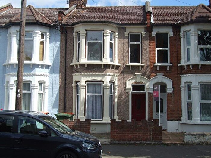 5 Bedroom Semi-Detached House To Rent In Dersingham Avenue, London, E12
