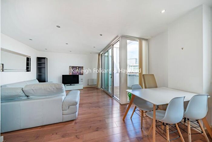 2 Bedroom Flat To Rent In Surrey Quays Road, Surrey Quays, London, SE16