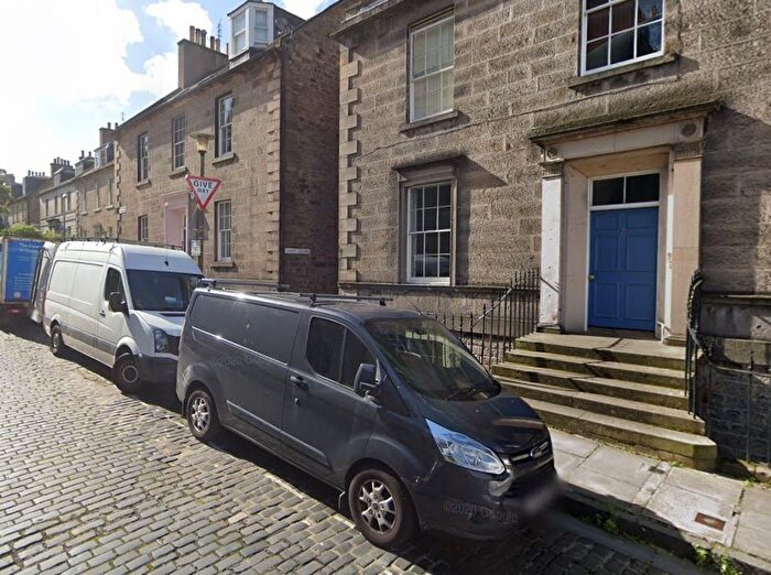 3 Bedroom Flat To Rent In Gayfield Square, New Town, Edinburgh, EH1