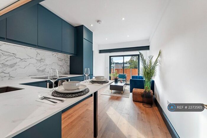 2 Bedroom Maisonette To Rent In Colney Hatch Lane, London, N10