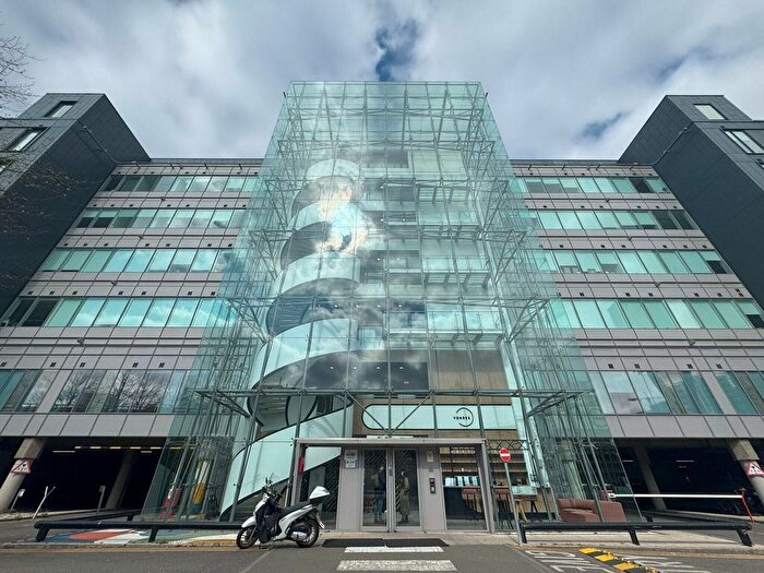 2 Bedroom Flat To Rent In Apt Parkview, Great West Road, Brentford, TW8