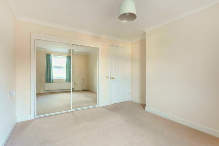 2 Bedroom Flat For Sale In Crane Bridge Road, Salisbury, SP2