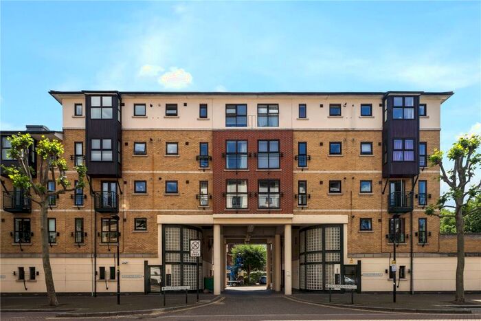 2 Bedroom Flat To Rent In Lancaster Hall, Wesley Avenue, London, E16